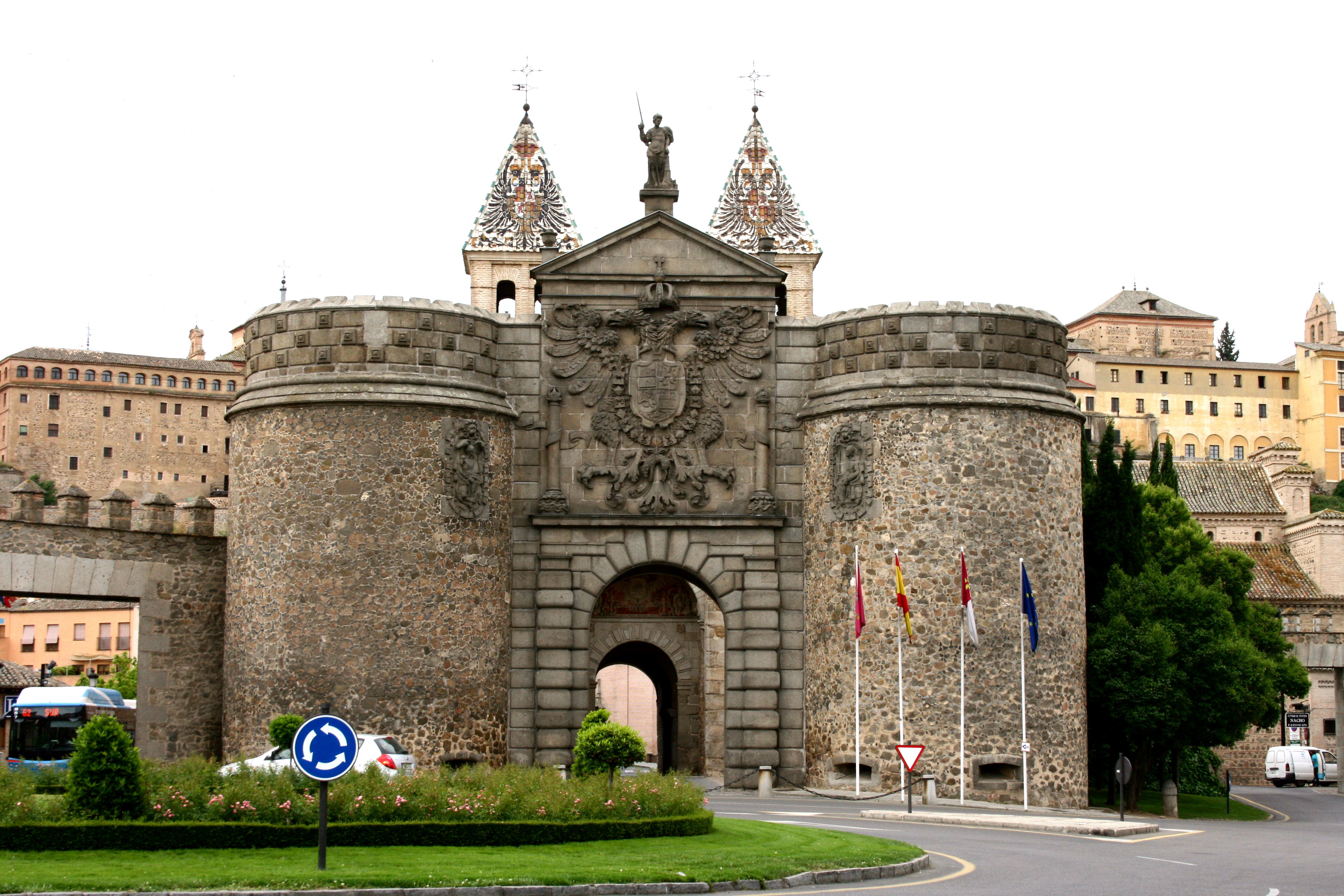 estático Chaqueta Capilla Toledo. Puerta de Bisagra Nueva | Asociación española de amigos de los  Castillos, Castillos de España, Castillos medievales